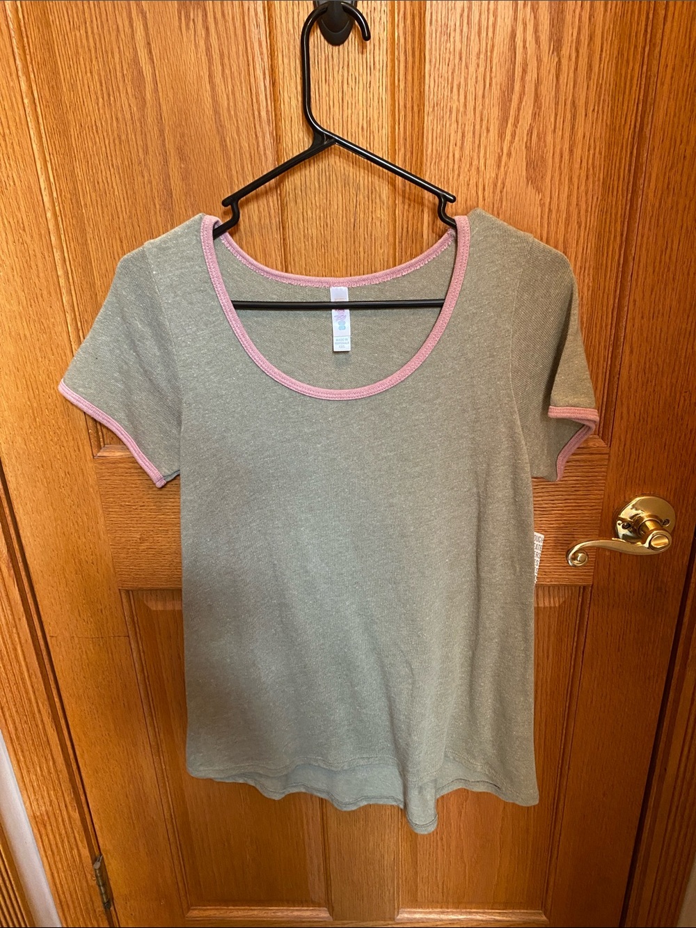 Lularoe Classic T
Size XS
Seems large